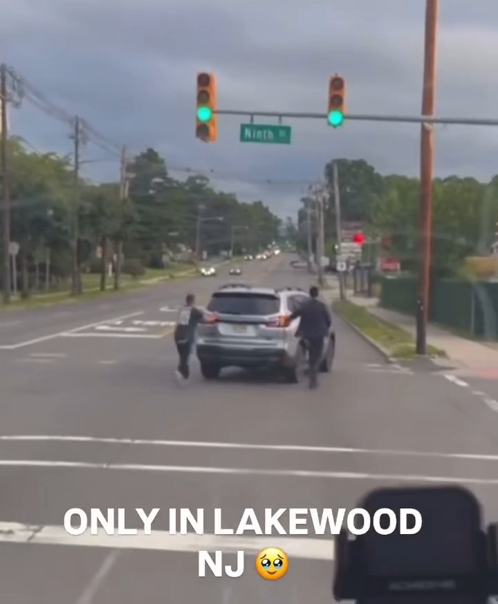 ๐จ VIEWER VIDEO: MAN APPEARS TO BE RUN OVER WHILE PUSHING VEHICLE ON ROUTE 9 ๐โ ๏ธ